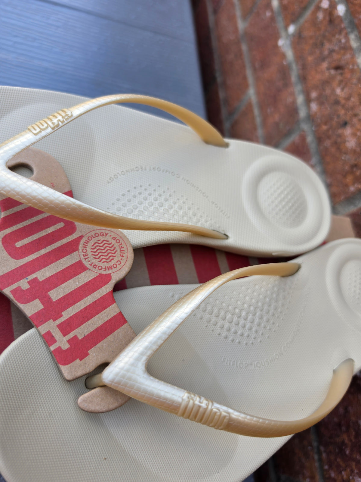 Ladies FitFlop iQushion Ergonomic Flip-Flops - Gold - UK Size 5