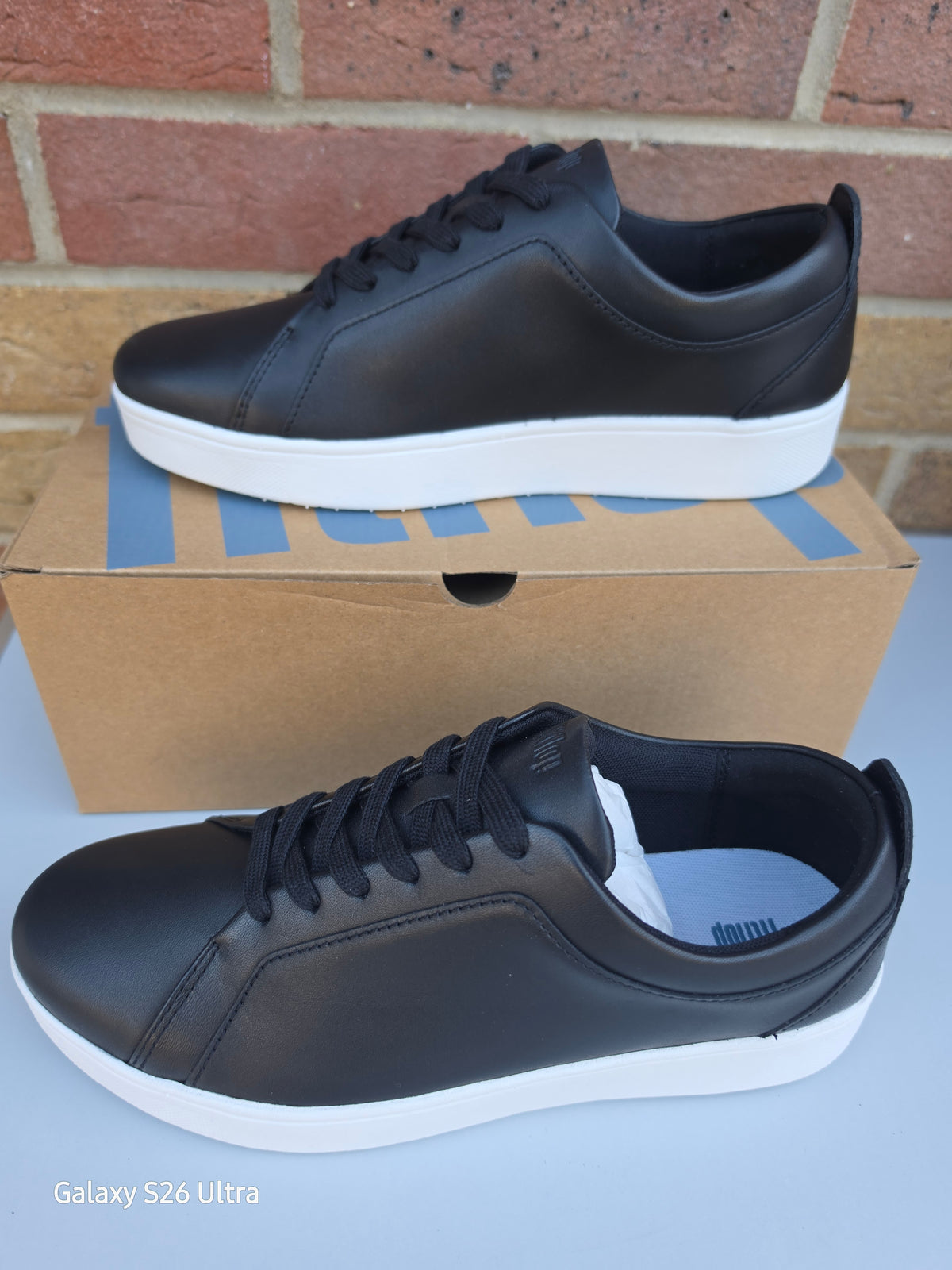New Style Fitflop Rally Leather Womans Trainers - Size 7 Black & White