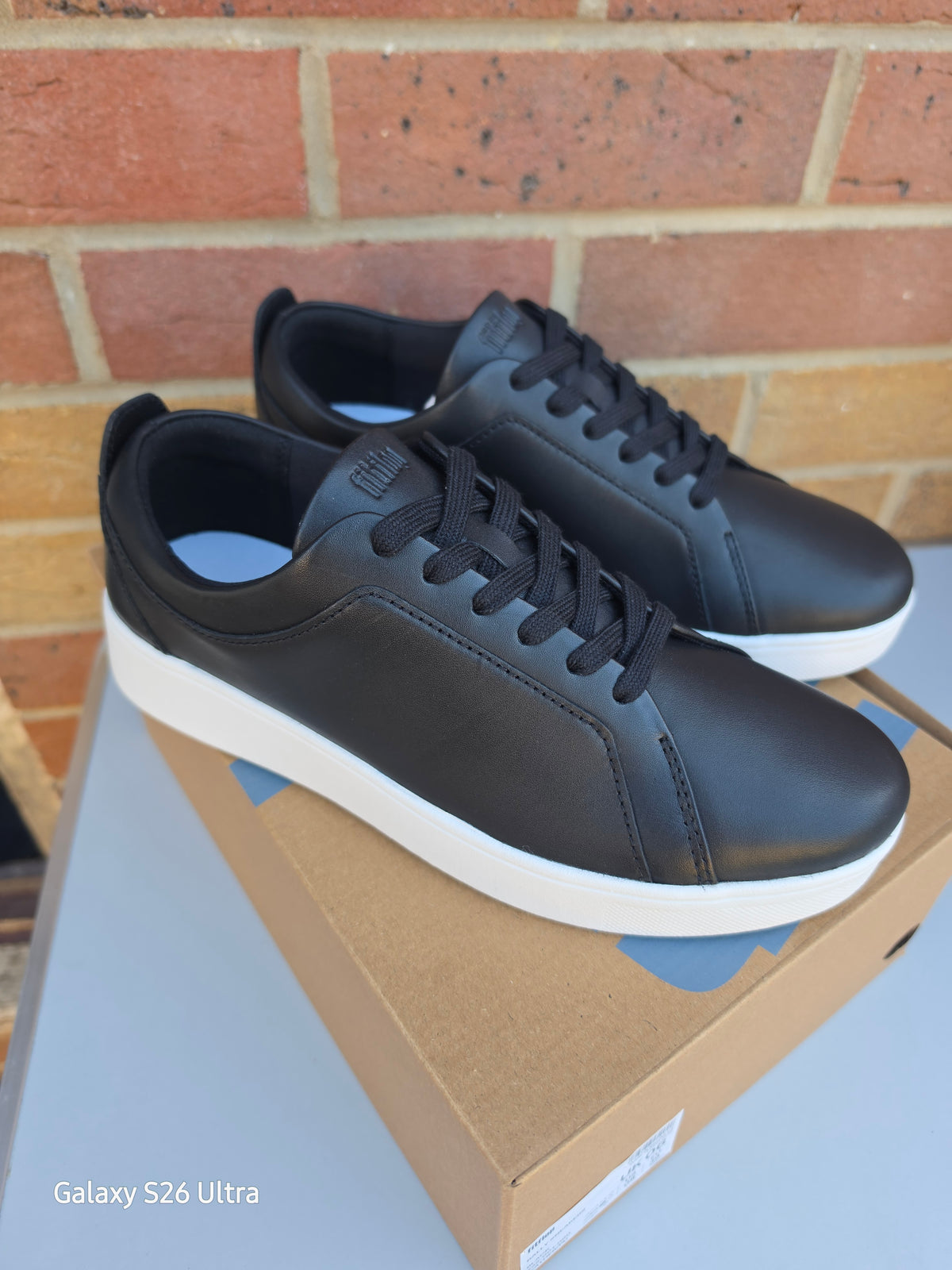 New Style Fitflop Rally Leather Womans Trainers - Size 7 Black & White