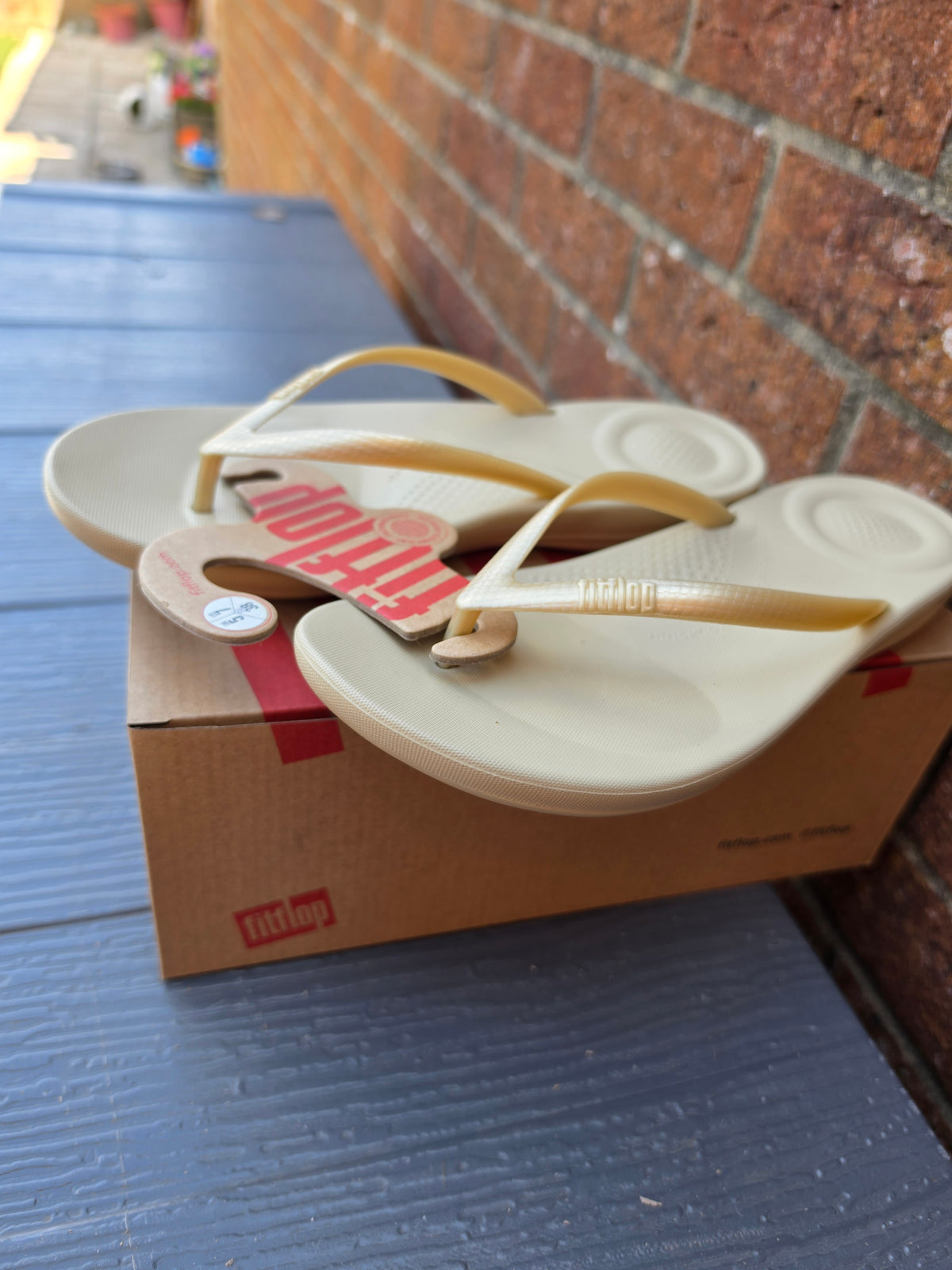 Ladies FitFlop iQushion Ergonomic Flip-Flops - Gold - UK Size 5