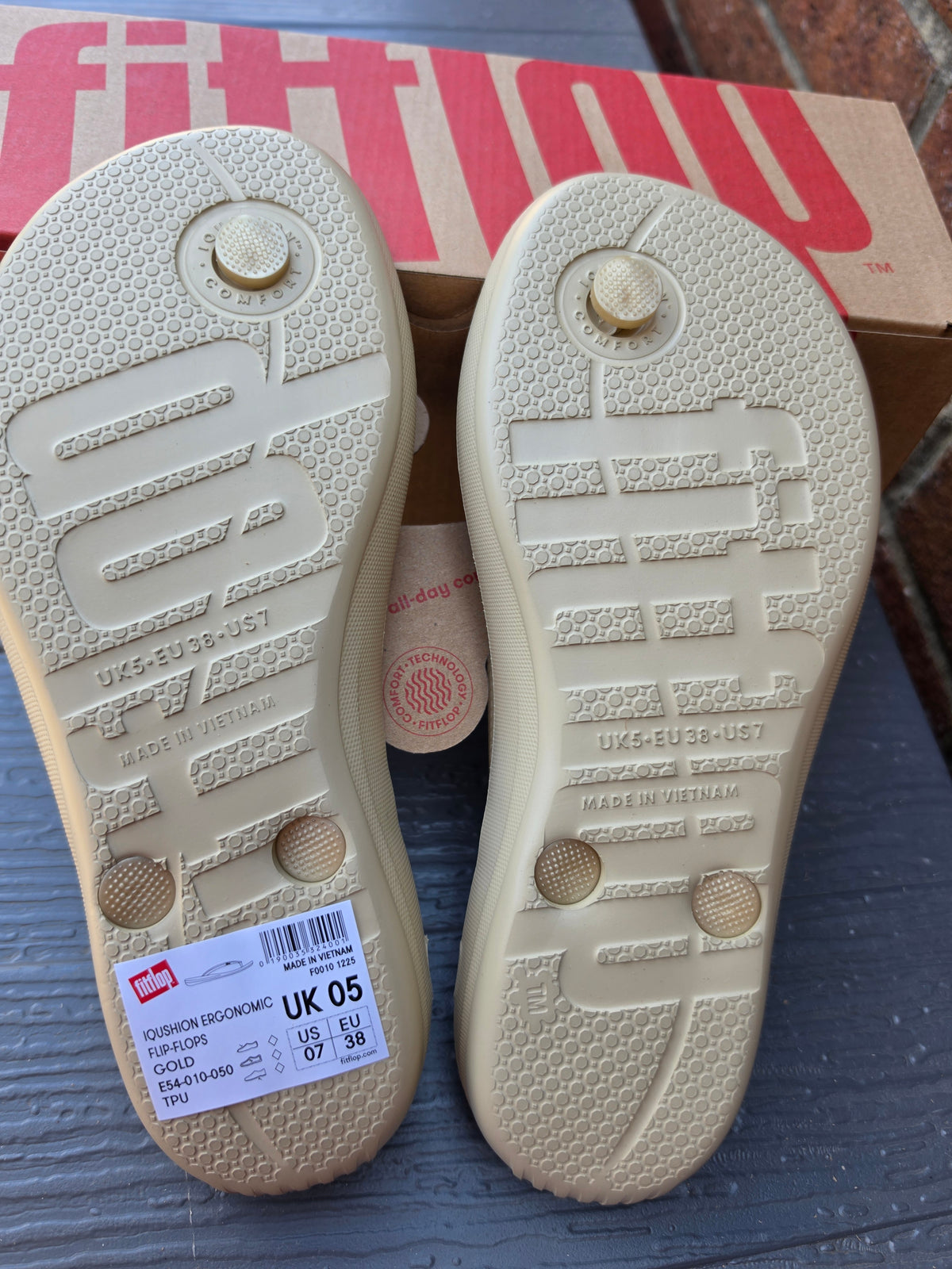 Ladies FitFlop iQushion Ergonomic Flip-Flops - Gold - UK Size 5