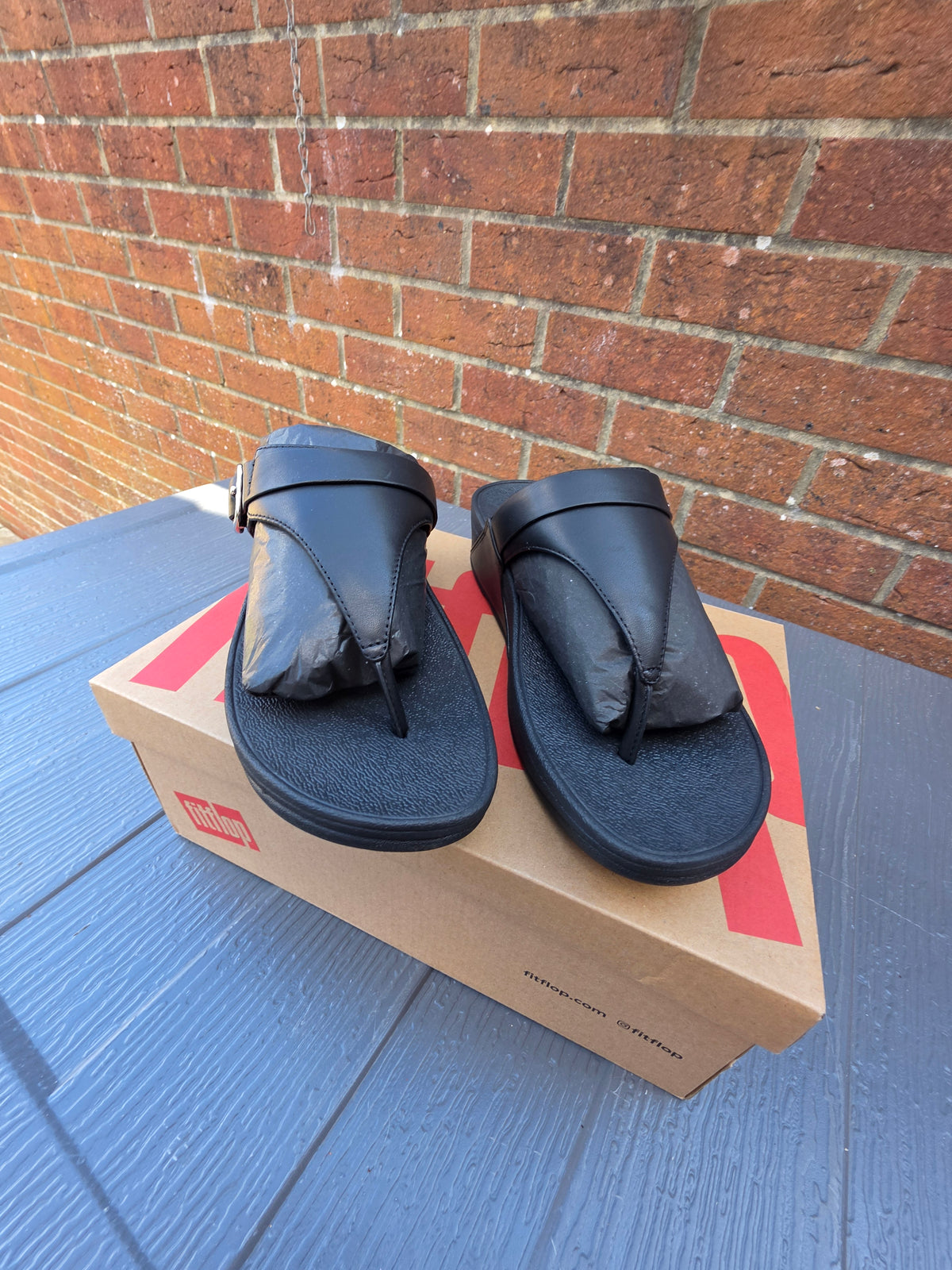 FitFlop Lulu Black Leather Toe-Post Sandals