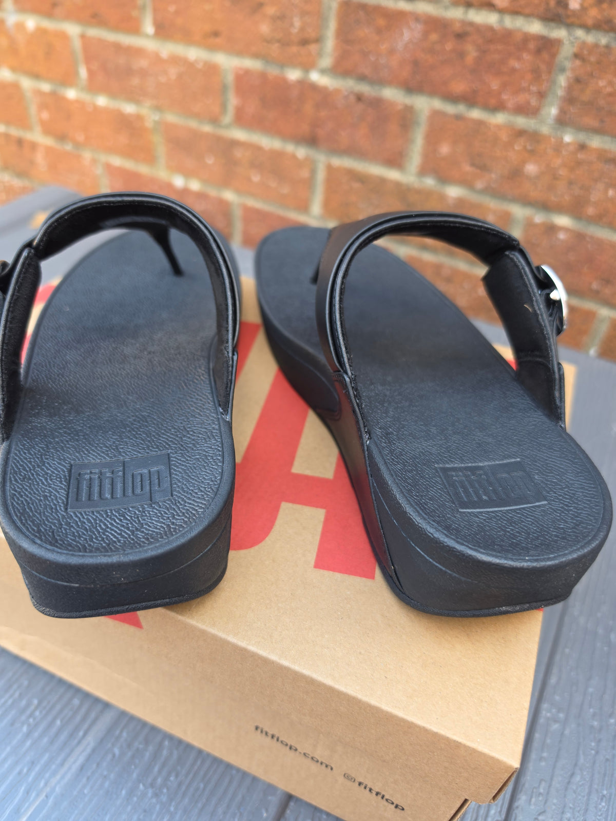 FitFlop Lulu Black Leather Toe-Post Sandals