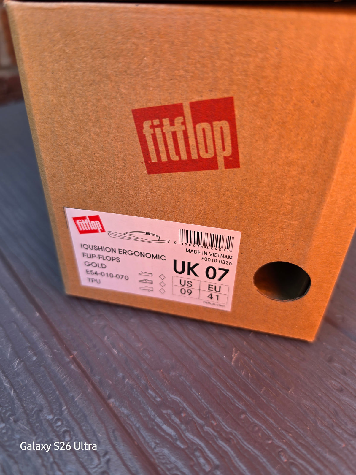 Ladies FitFlop iQushion Ergonomic Flip-Flops - Gold - UK Size 7